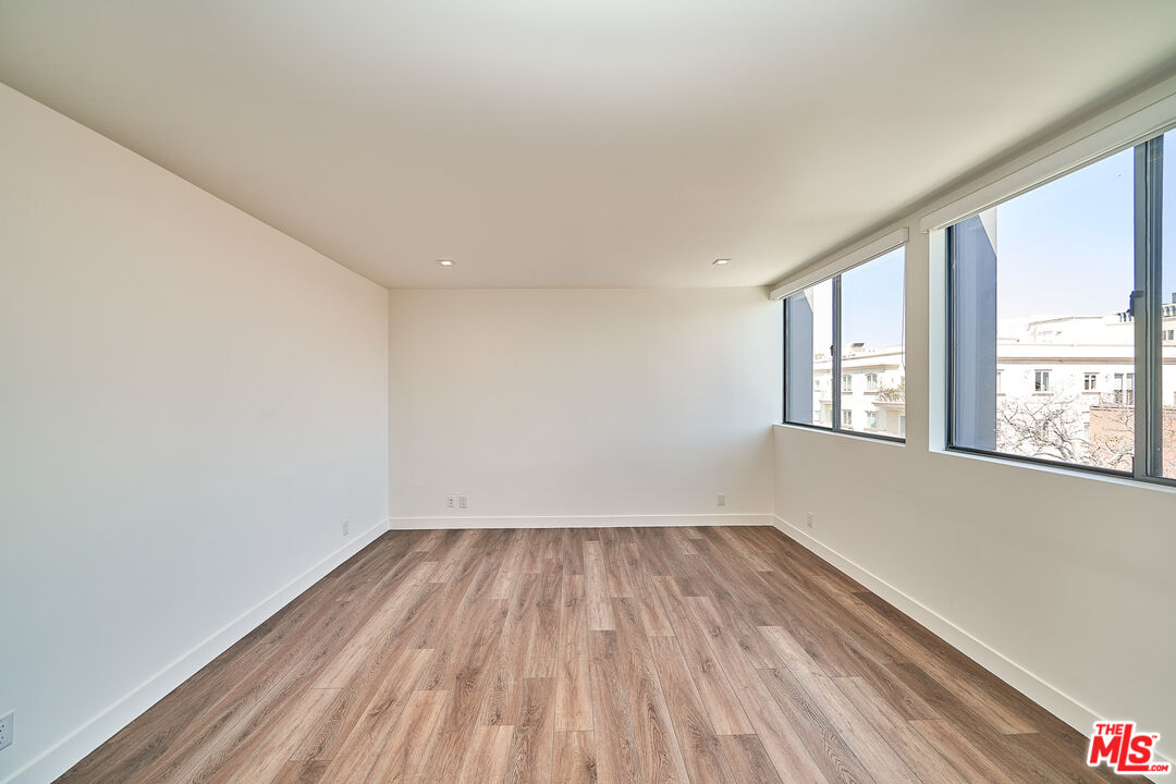 145 S Maple Dr Unit: PH401