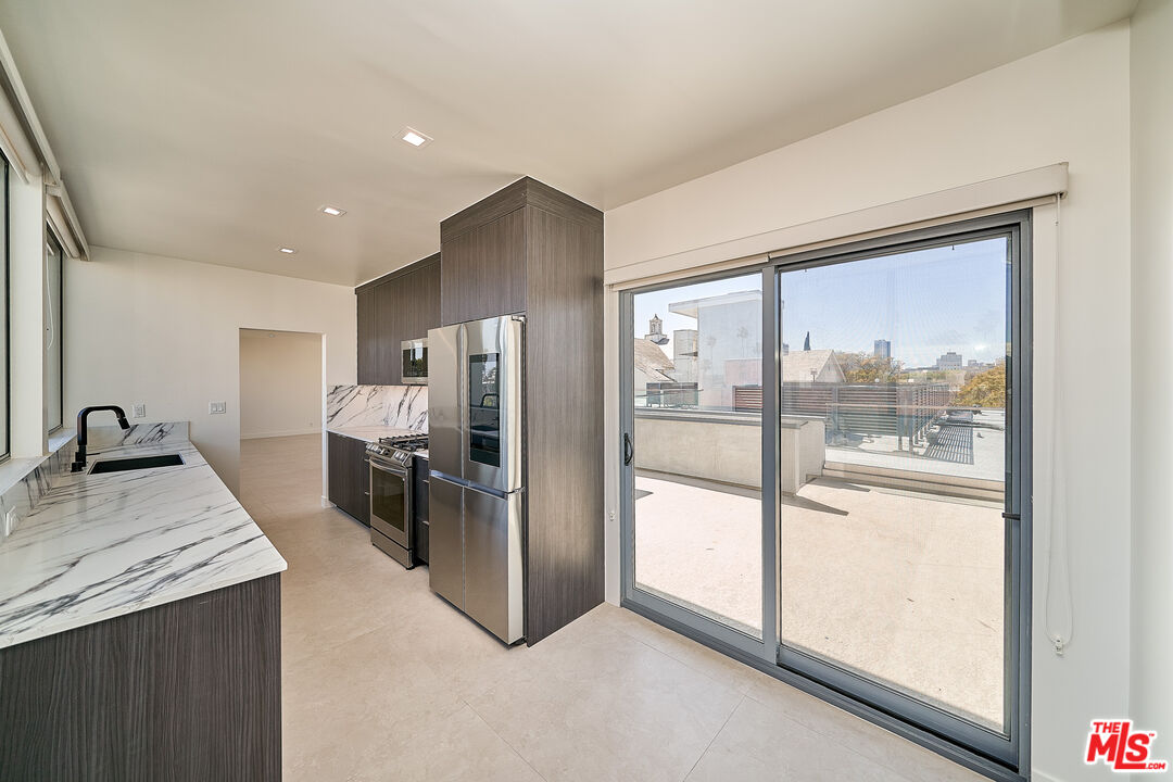 145 S Maple Dr Unit: PH401
