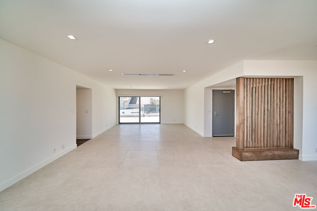 145 S Maple Dr Unit: PH401