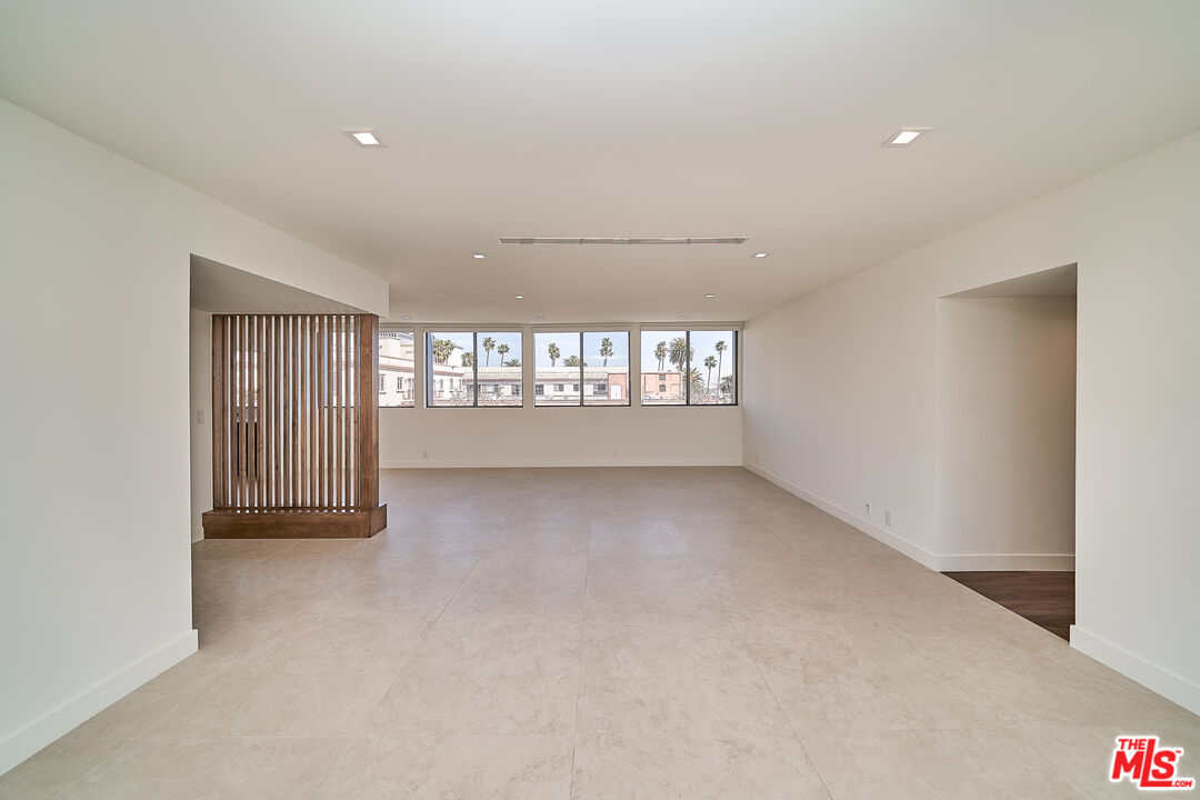 145 S Maple Dr Unit: PH401