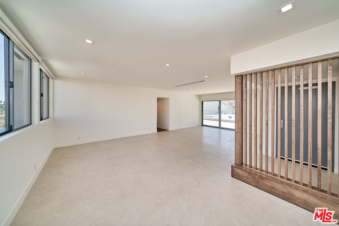 145 S Maple Dr Unit: PH401