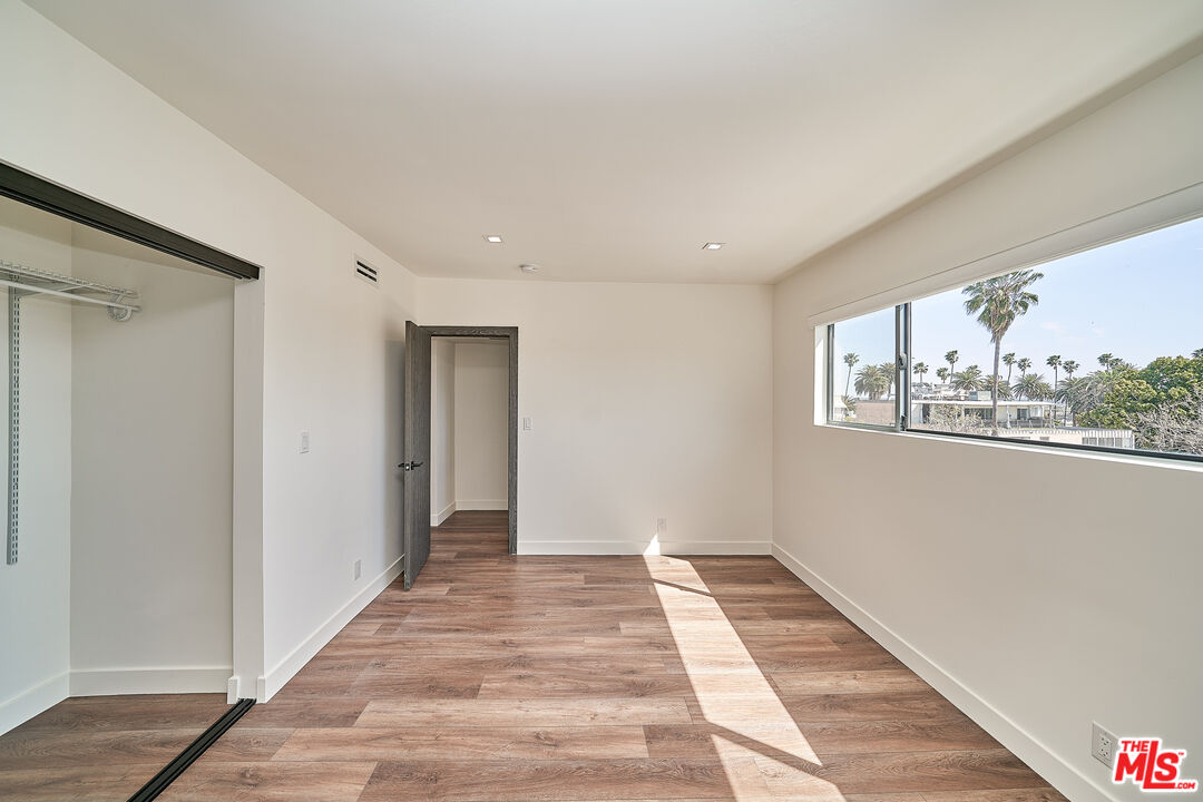 145 S Maple Dr Unit: PH401