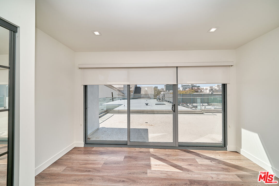 145 S Maple Dr Unit: PH401