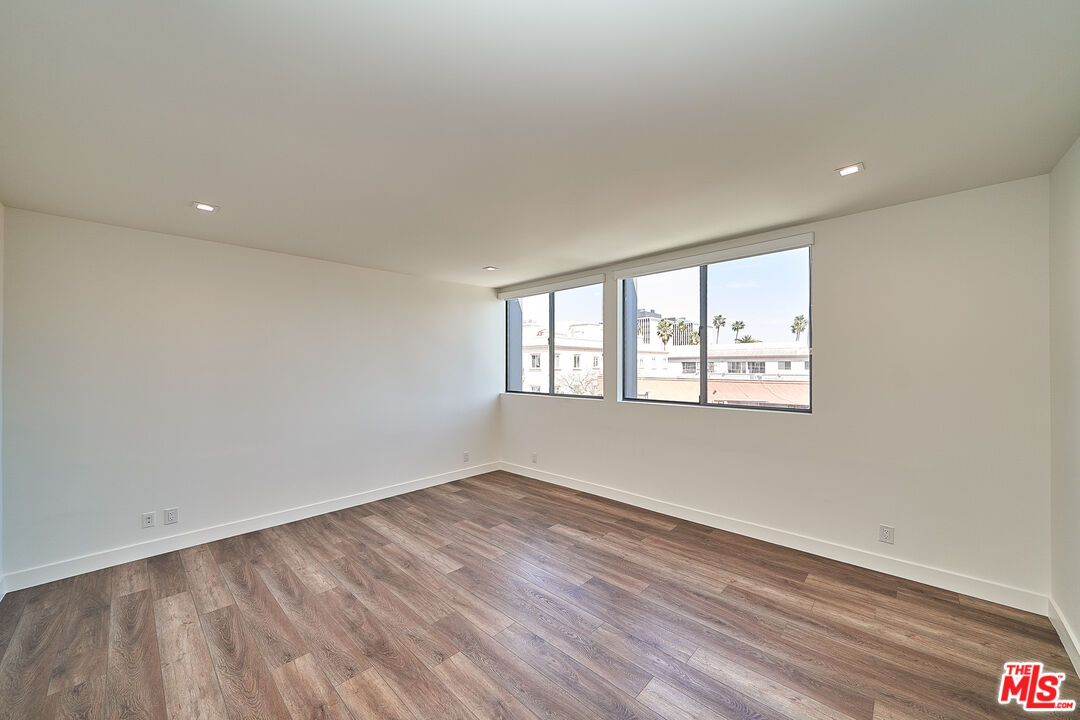 145 S Maple Dr Unit: PH401