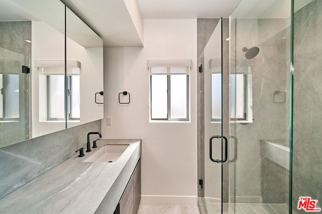 145 S Maple Dr Unit: PH401