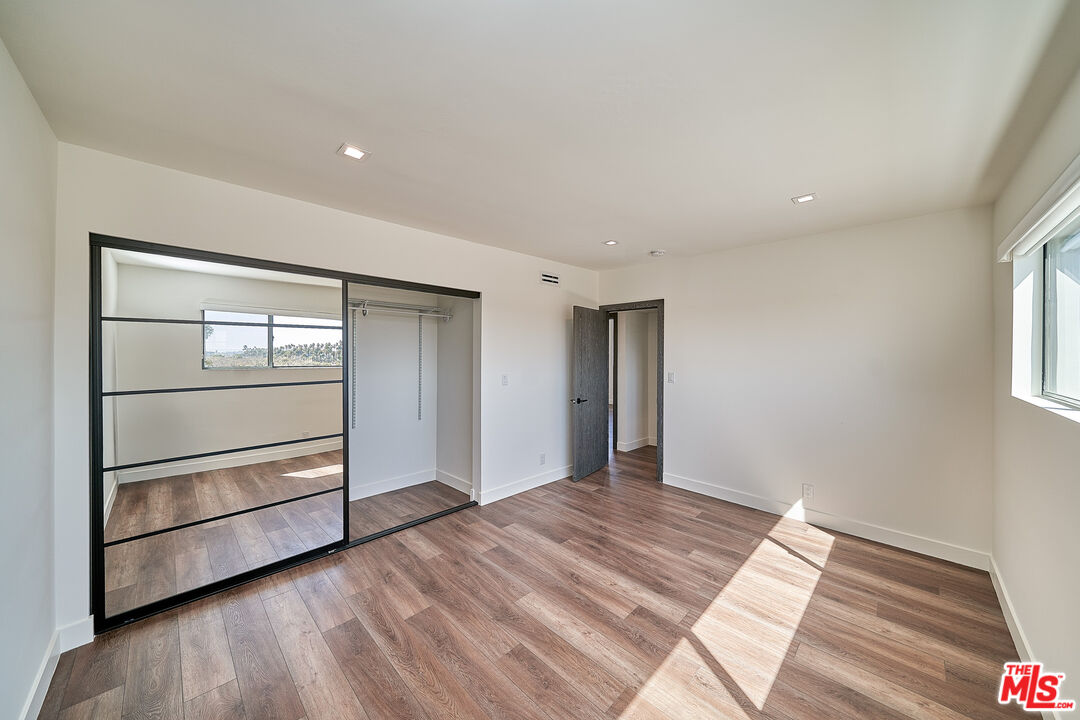 145 S Maple Dr Unit: PH401