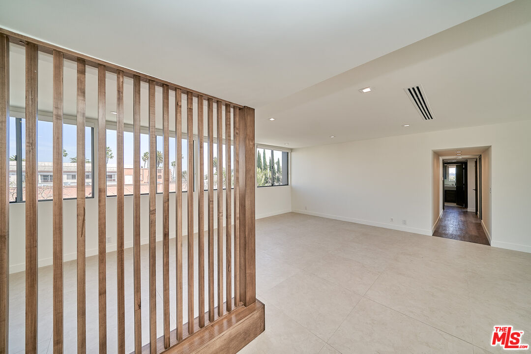 145 S Maple Dr Unit: PH401