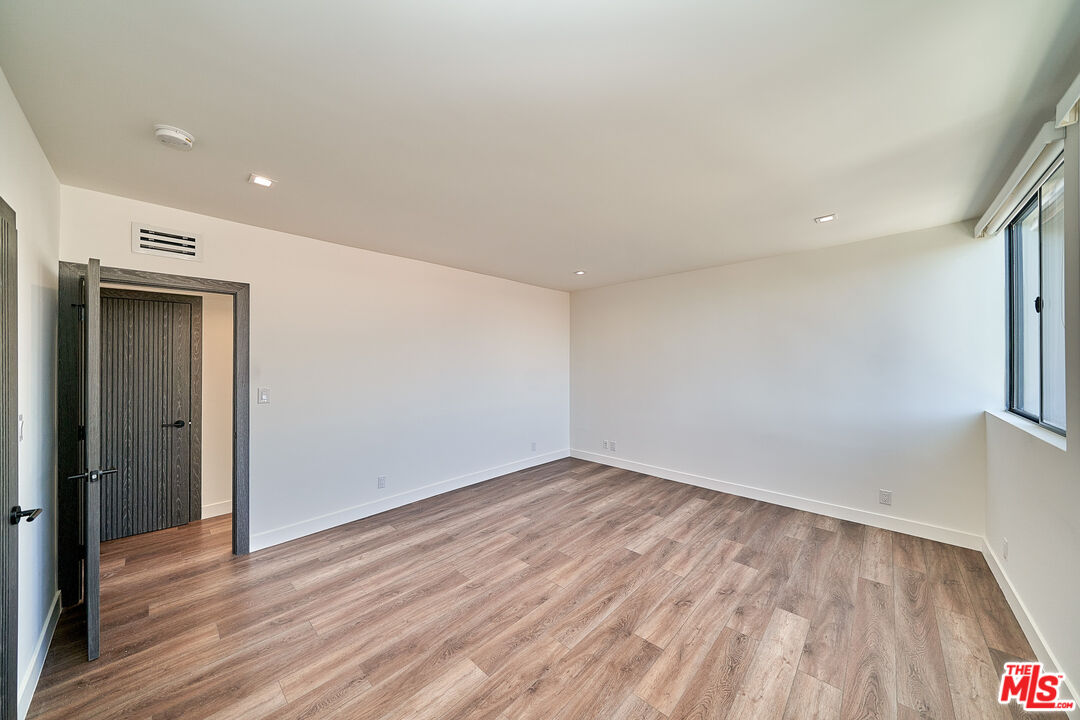 145 S Maple Dr Unit: PH401