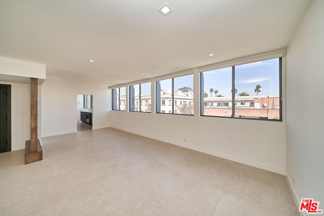 145 S Maple Dr Unit: PH401