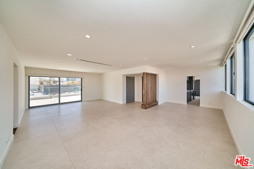 145 S Maple Dr Unit: PH401
