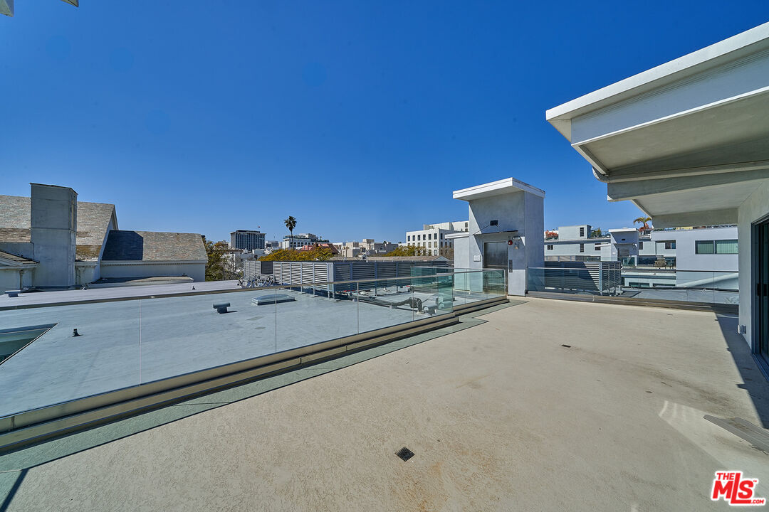 145 S Maple Dr Unit: PH401