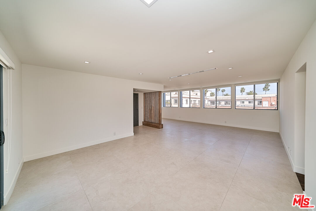 145 S Maple Dr Unit: PH401