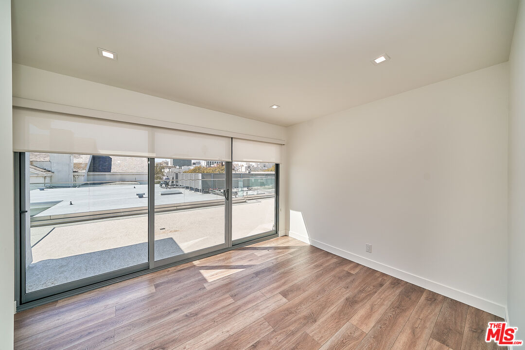 145 S Maple Dr Unit: PH401