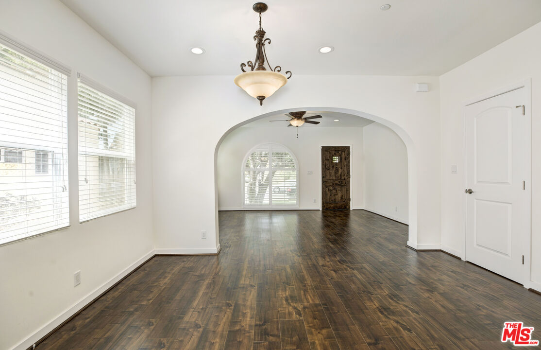 2844 Potomac Ave