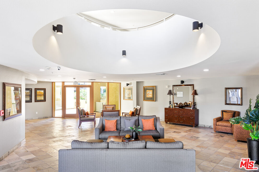 13200 Pacific Promenade Unit: 318