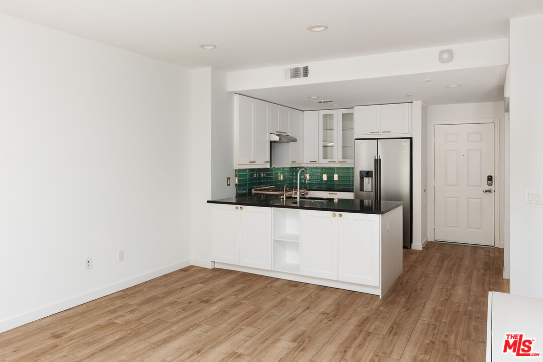 13200 Pacific Promenade Unit: 318