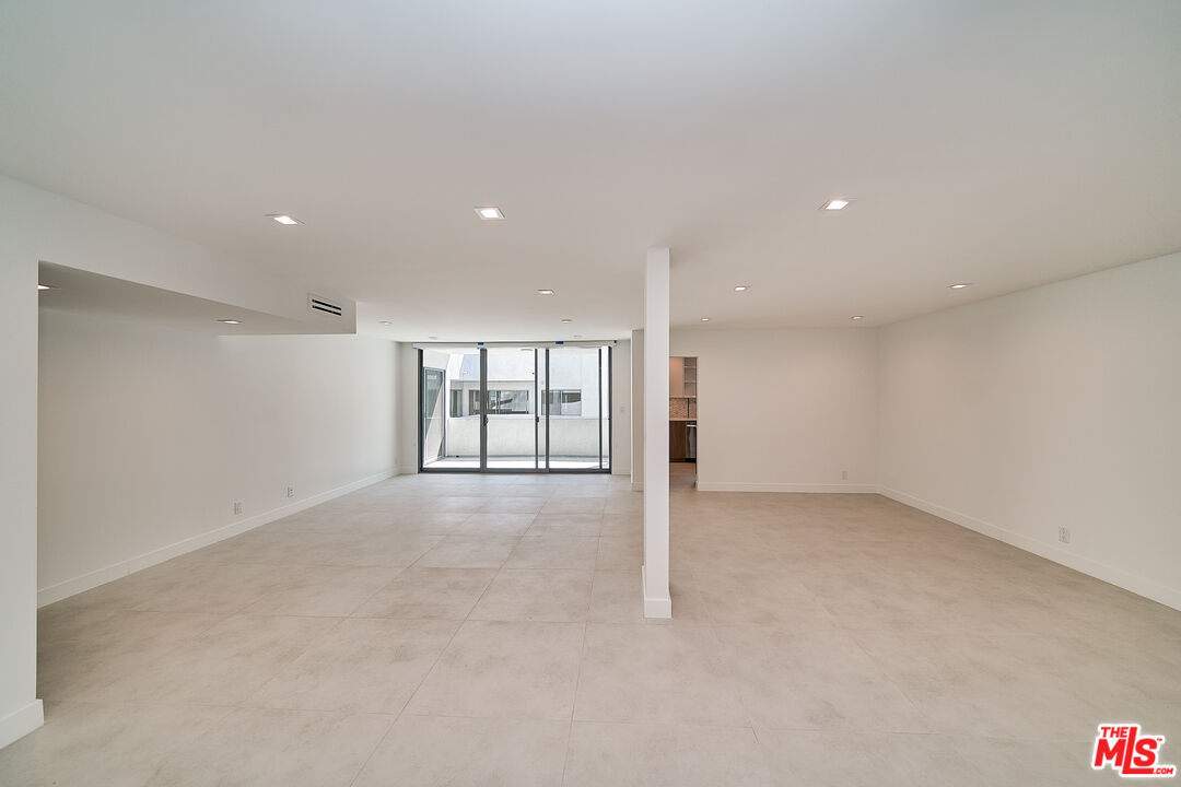 137 S Maple Dr Unit: 205