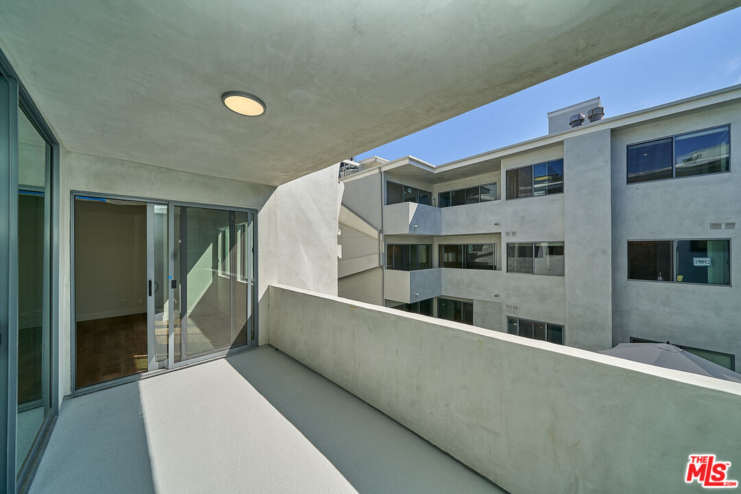 137 S Maple Dr Unit: 205