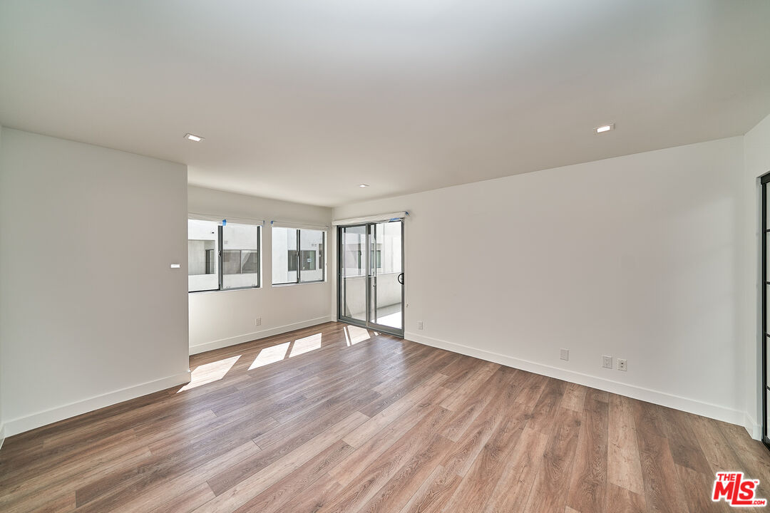 137 S Maple Dr Unit: 205