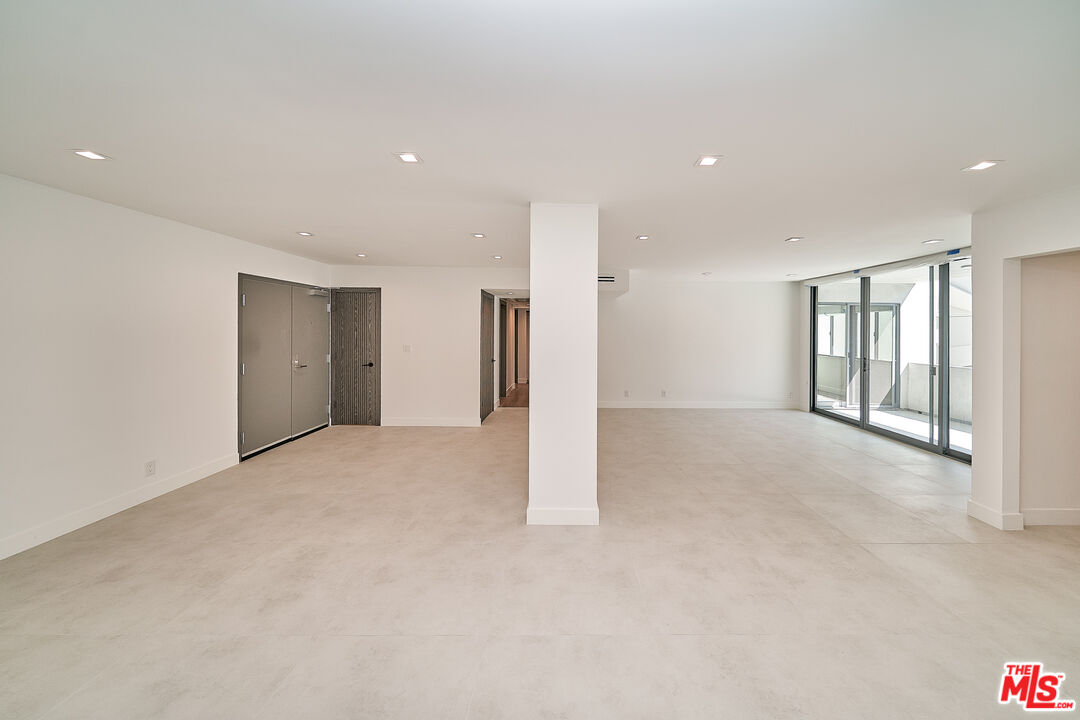 137 S Maple Dr Unit: 205