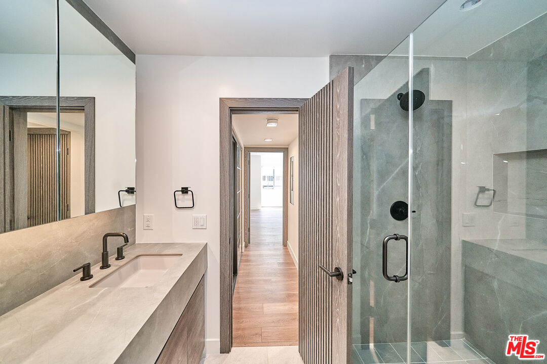 137 S Maple Dr Unit: 205