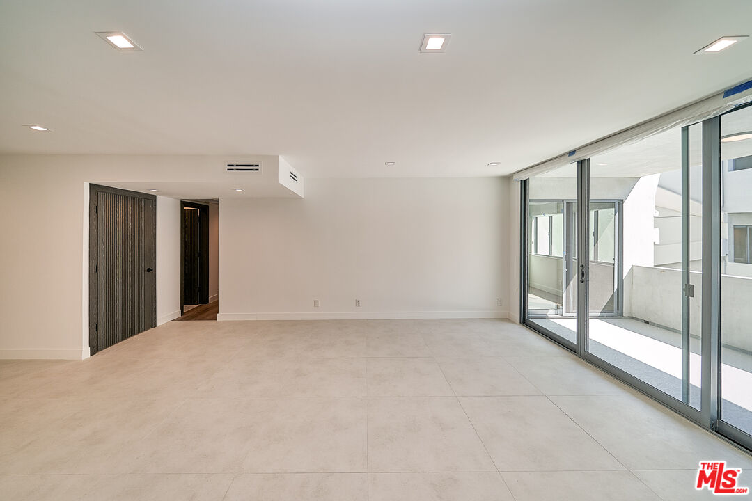 137 S Maple Dr Unit: 205