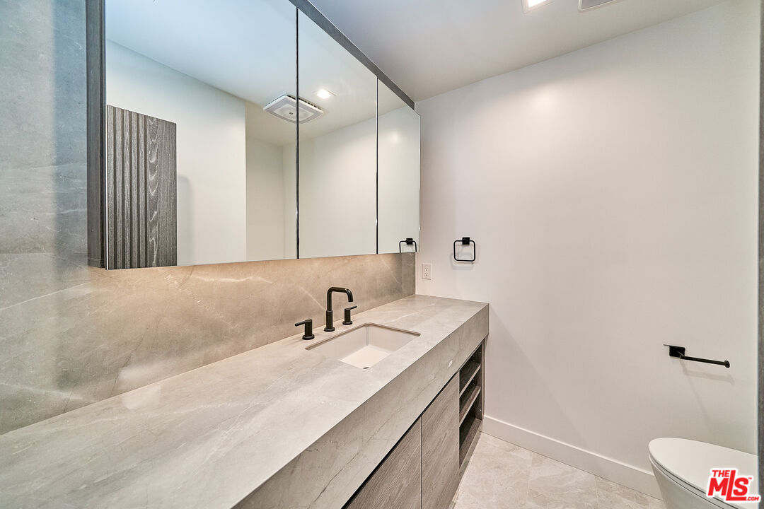 137 S Maple Dr Unit: 205