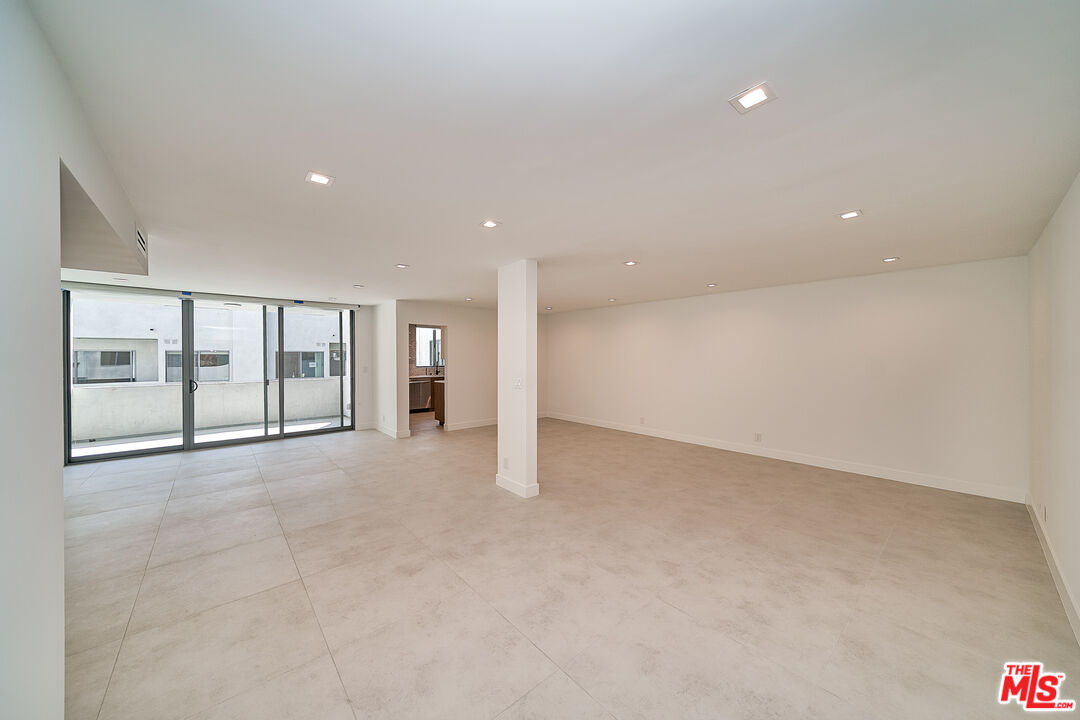 137 S Maple Dr Unit: 205