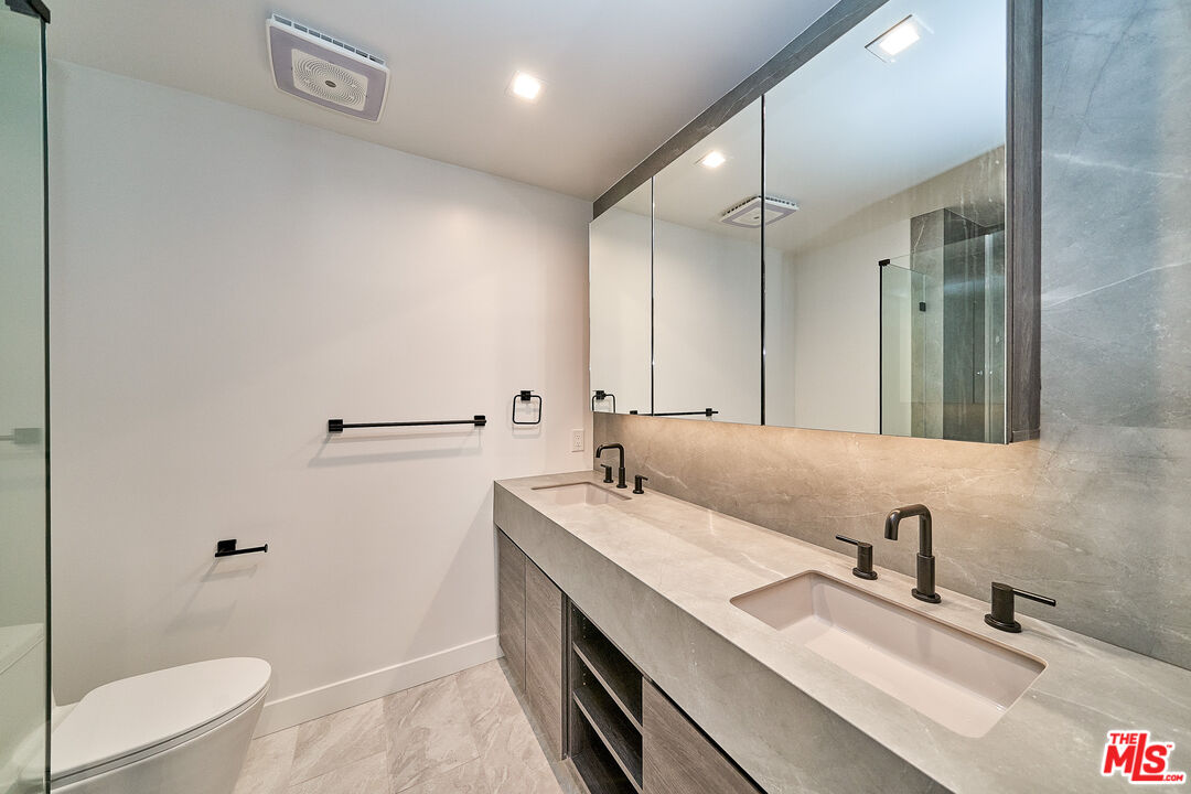 137 S Maple Dr Unit: 205