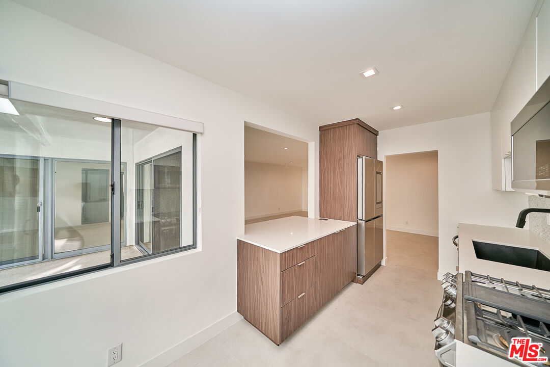 137 S Maple Dr Unit: 102