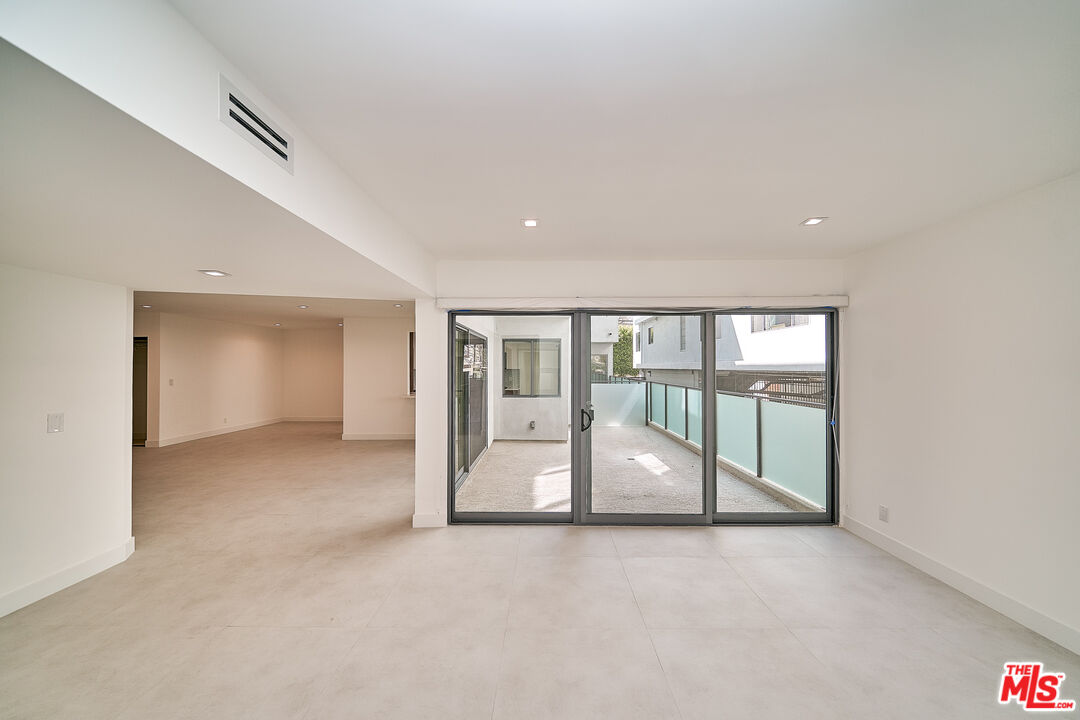 137 S Maple Dr Unit: 102