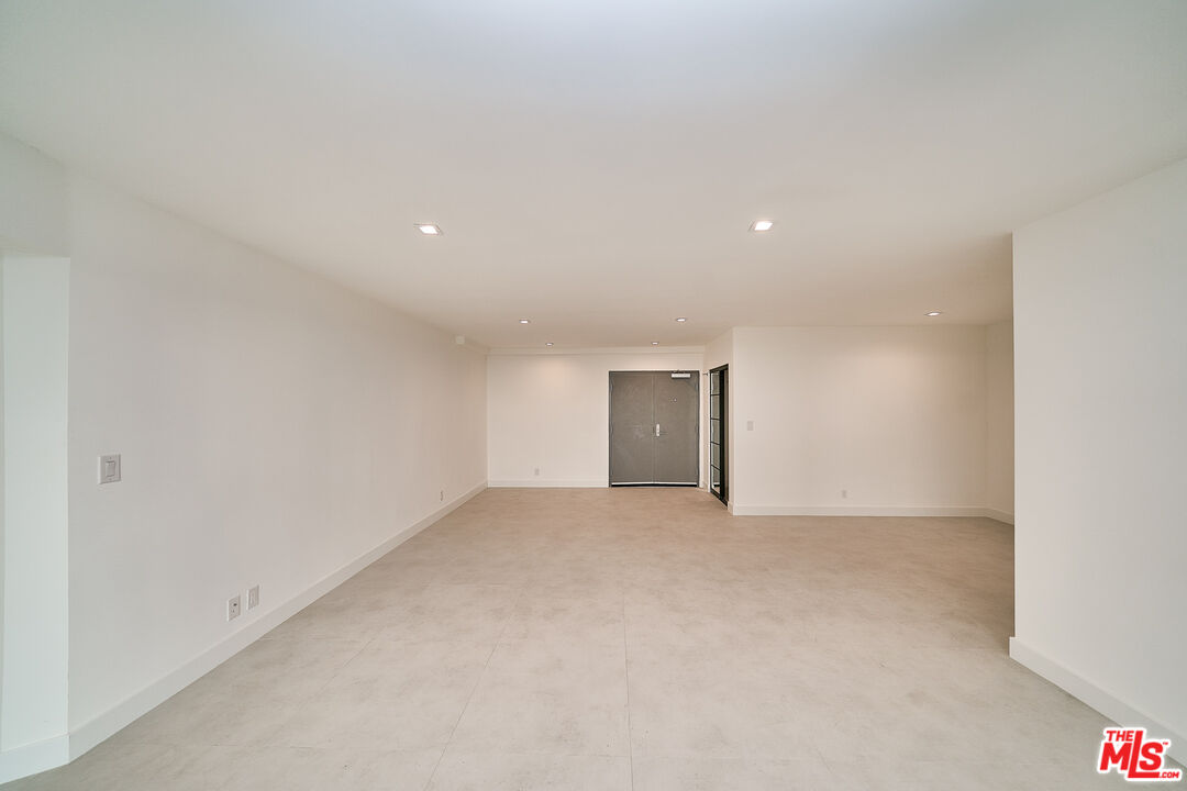 137 S Maple Dr Unit: 102