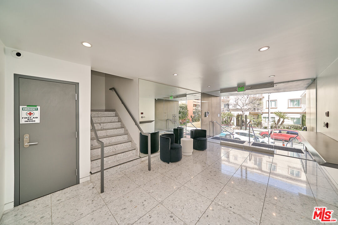 137 S Maple Dr Unit: 102