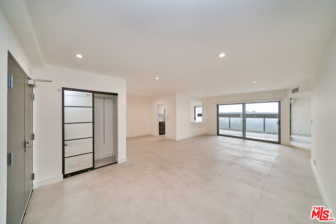 137 S Maple Dr Unit: 102