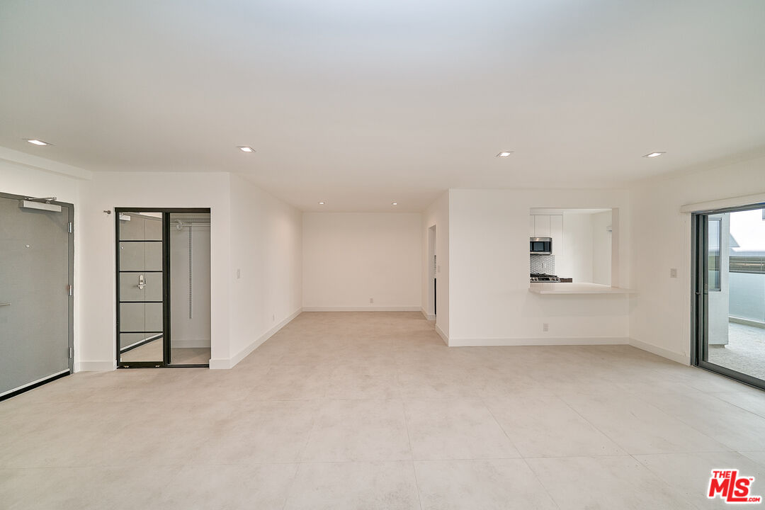 137 S Maple Dr Unit: 102