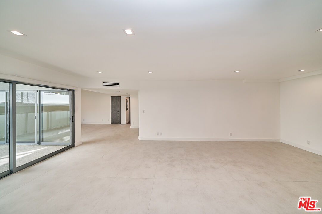 137 S Maple Dr Unit: 102