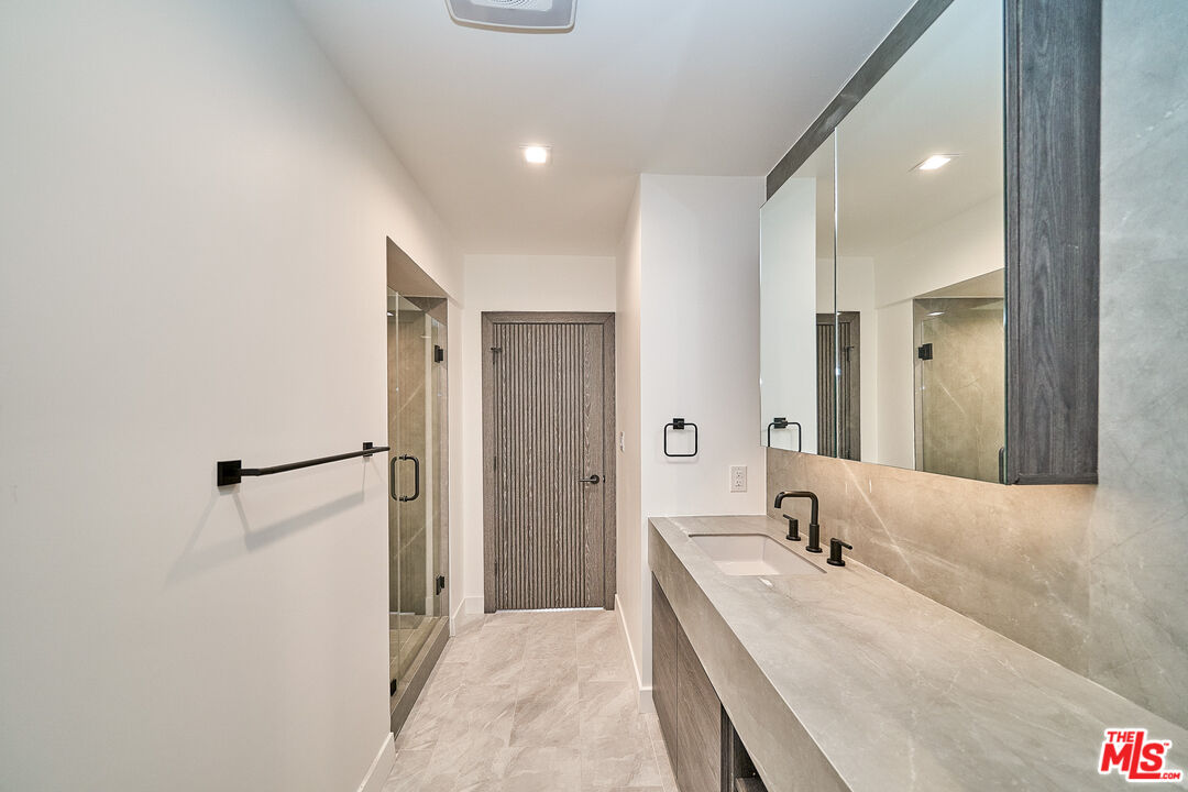 137 S Maple Dr Unit: 102