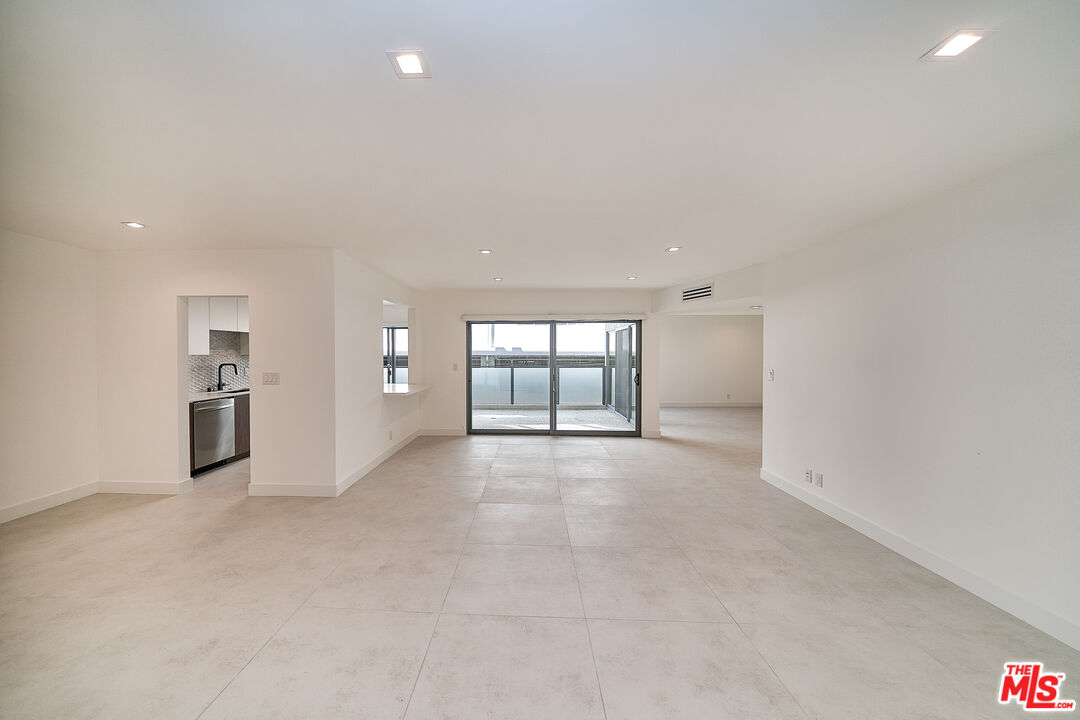 137 S Maple Dr Unit: 102