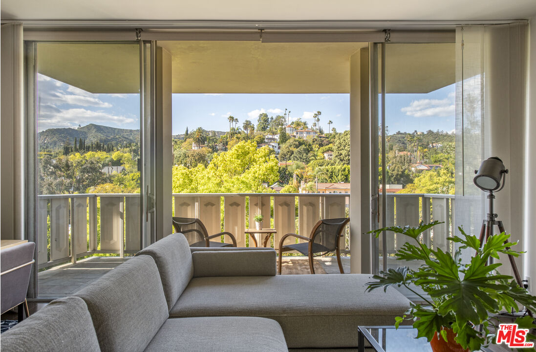 4455 Los Feliz Blvd Unit: 504