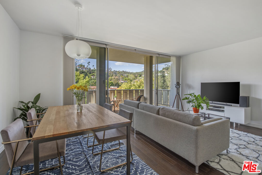 4455 Los Feliz Blvd Unit: 504