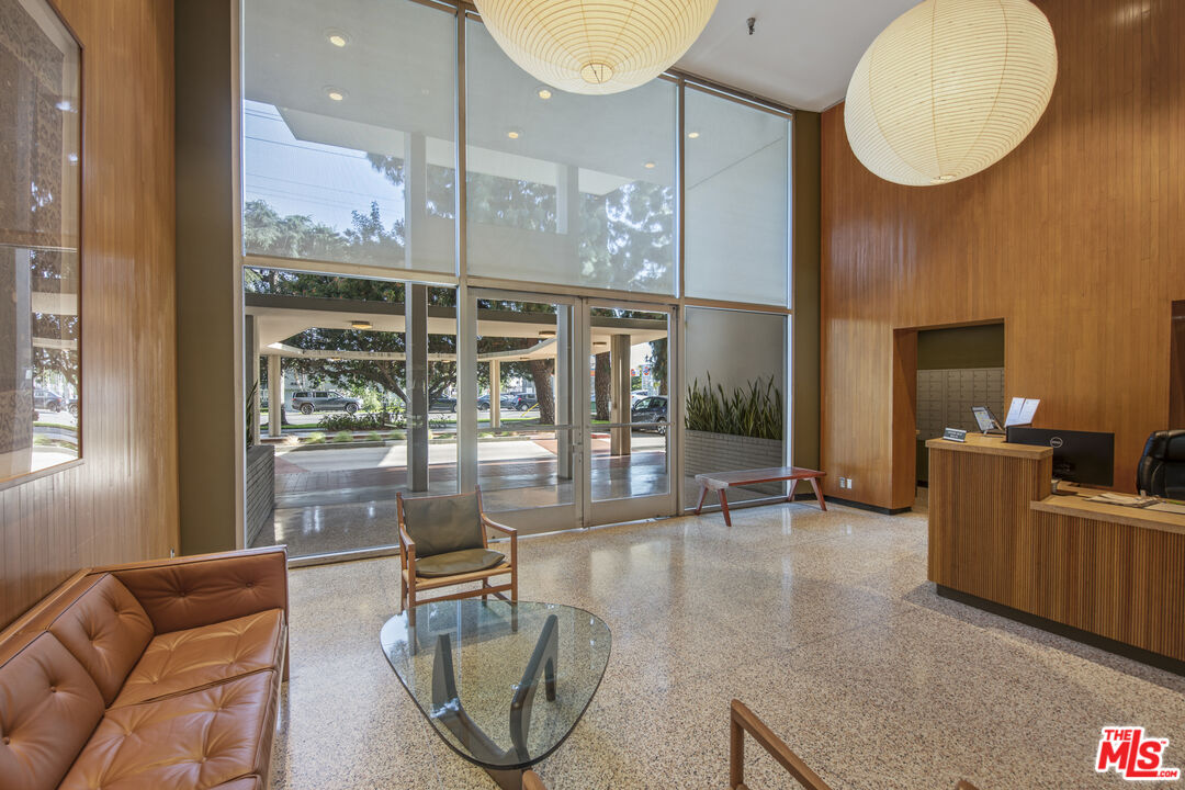4455 Los Feliz Blvd Unit: 504