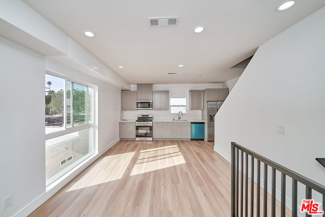 1108 Queen Anne Pl Unit: 1108