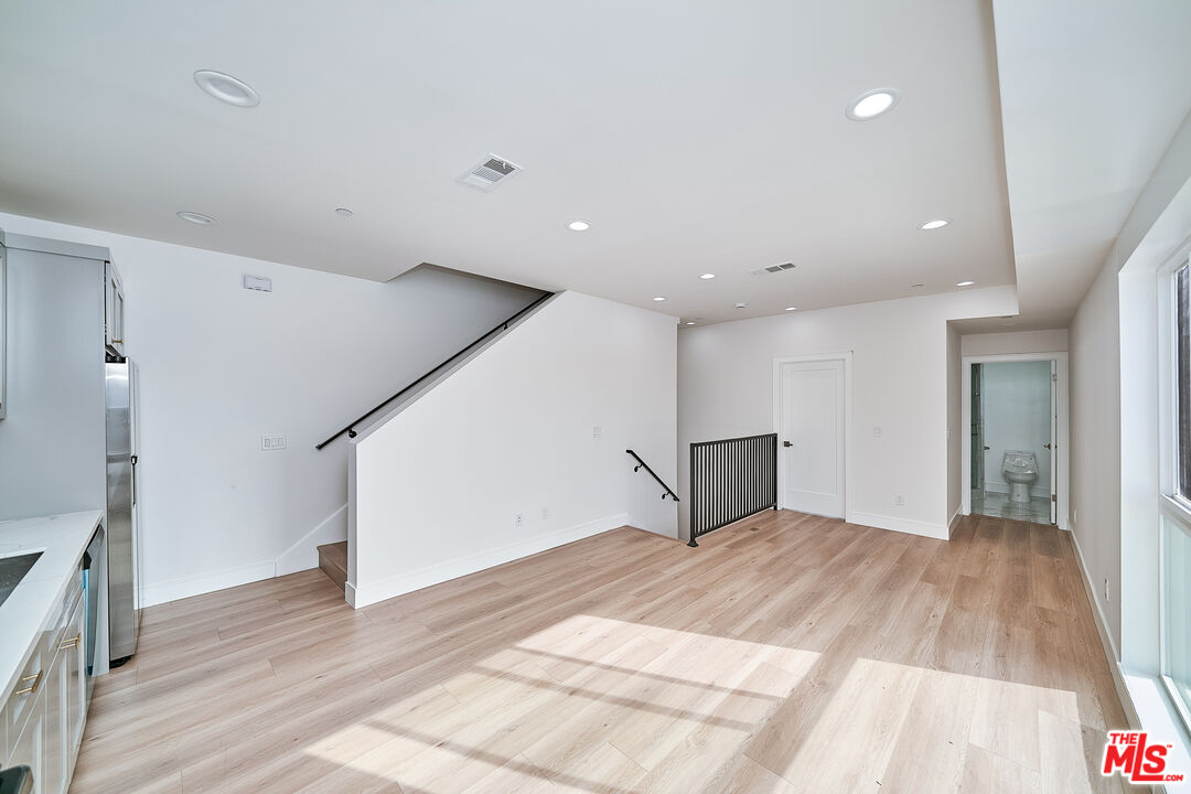 1108 Queen Anne Pl Unit: 1108