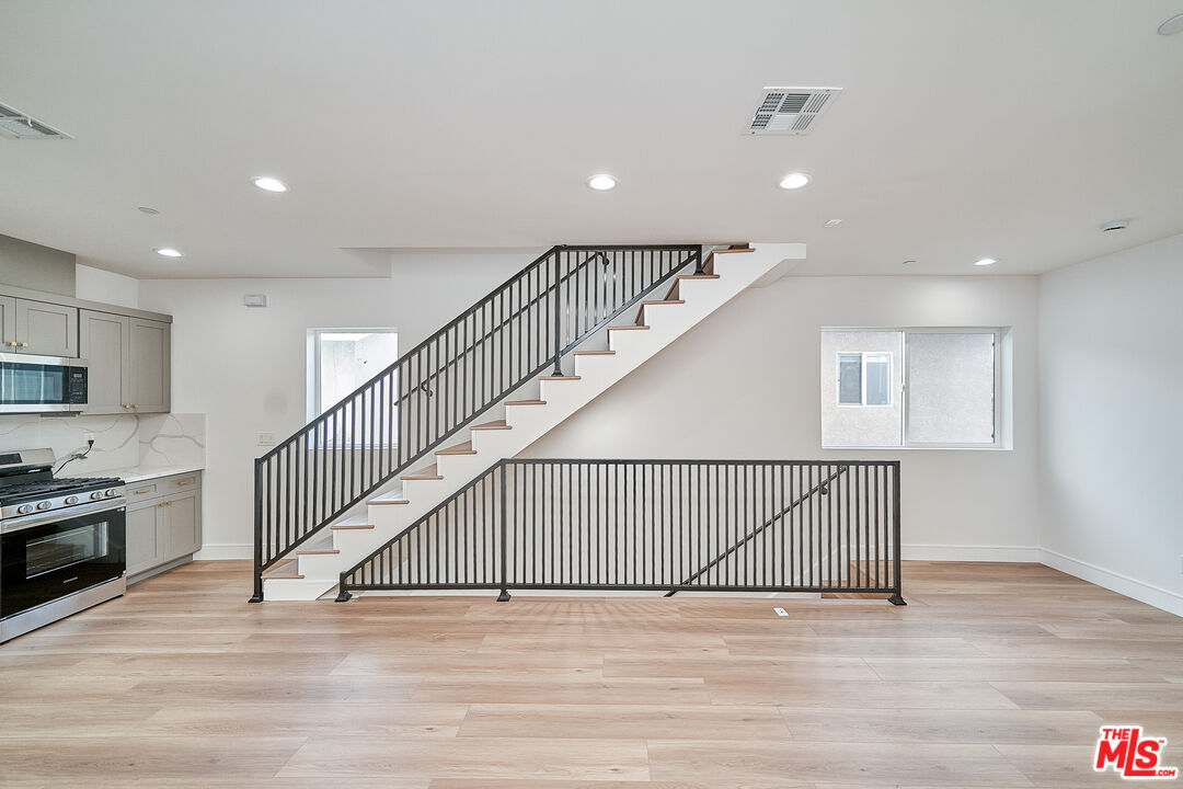 1108 Queen Anne Pl Unit: 1108