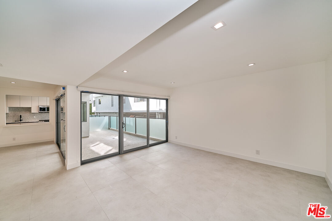 137 S Maple Dr Unit: 202