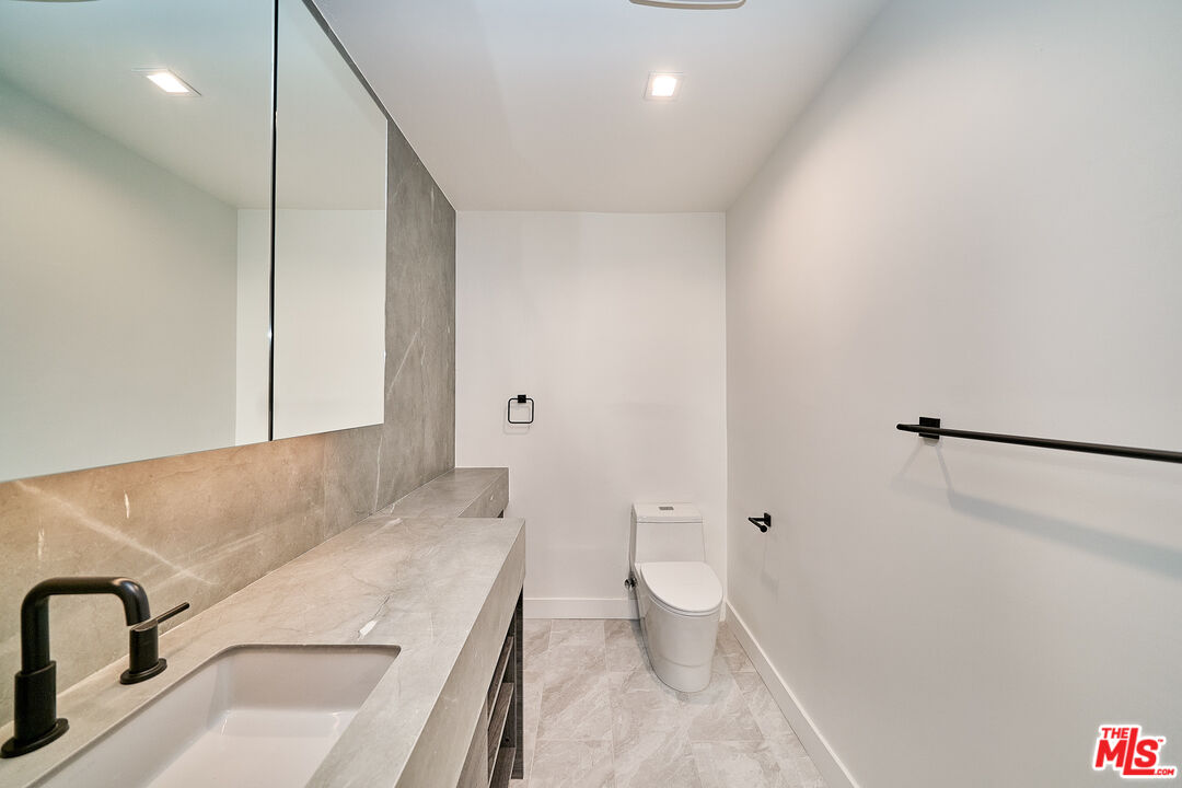 137 S Maple Dr Unit: 202