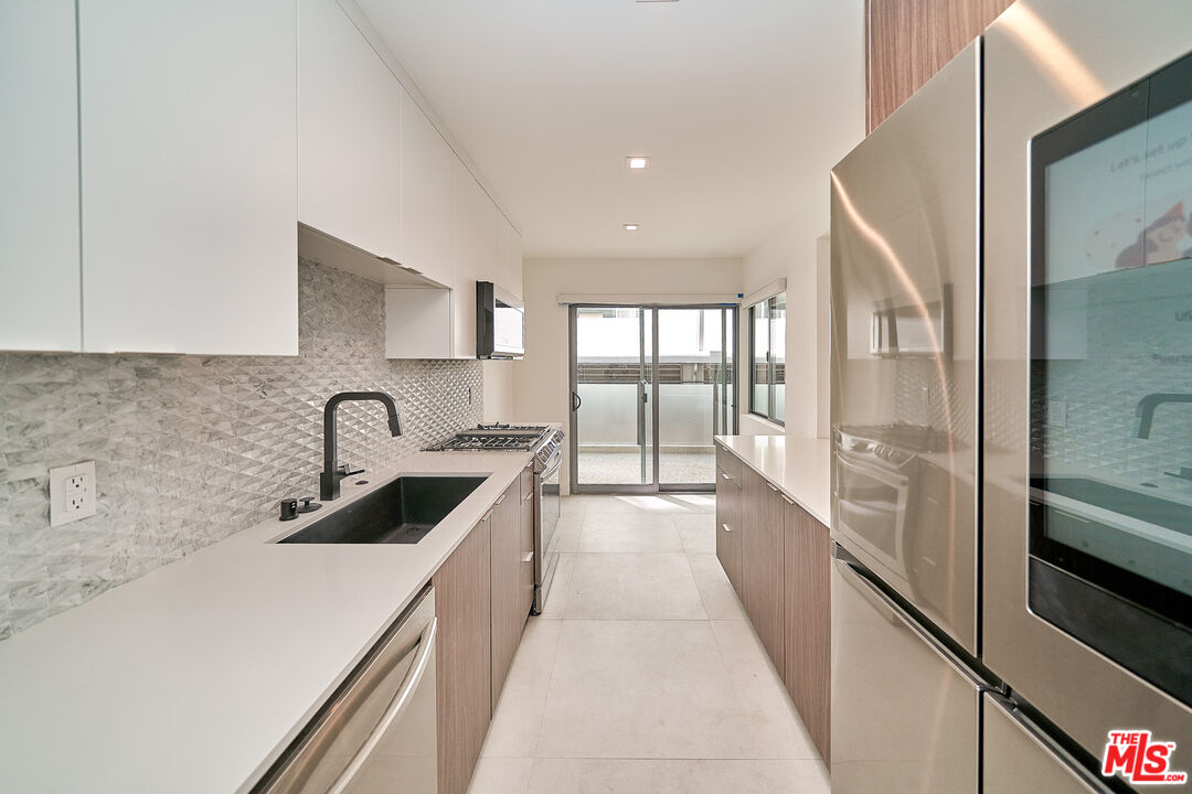 137 S Maple Dr Unit: 202