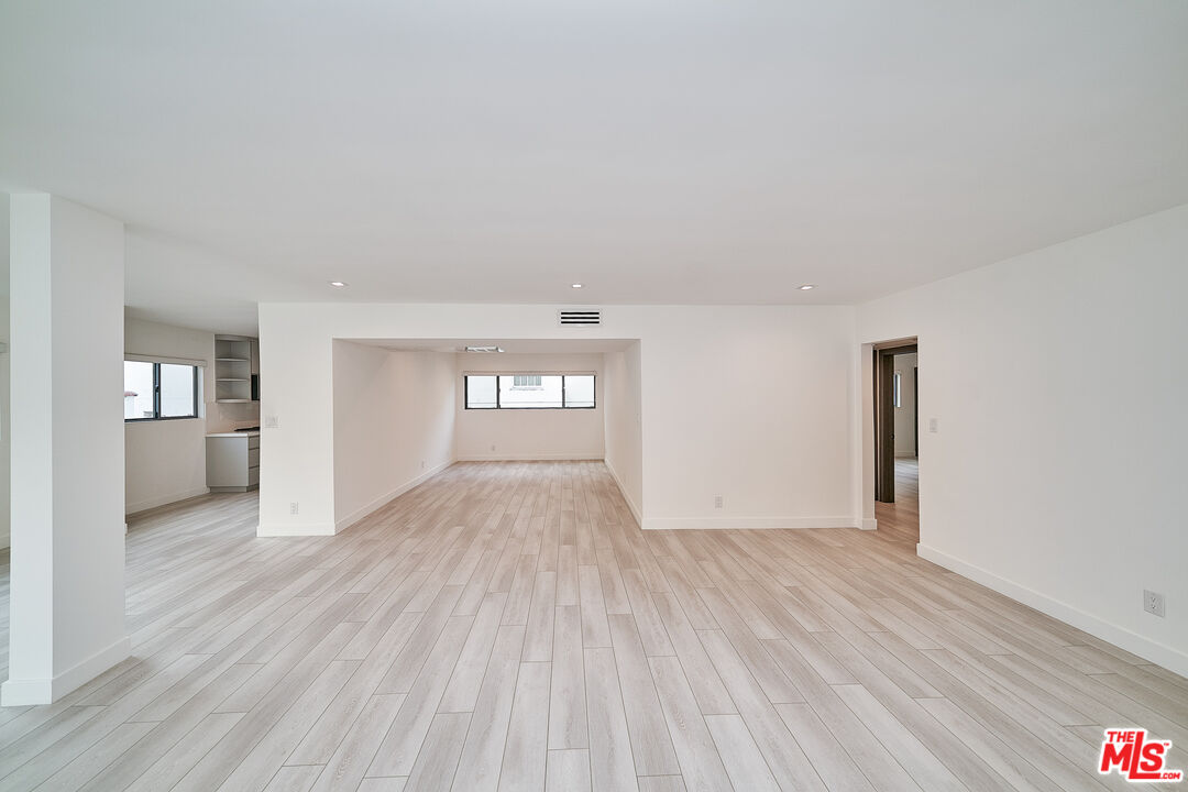 137 S Maple Dr Unit: 204