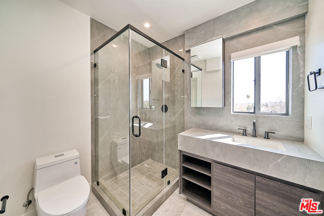 137 S Maple Dr Unit: 204