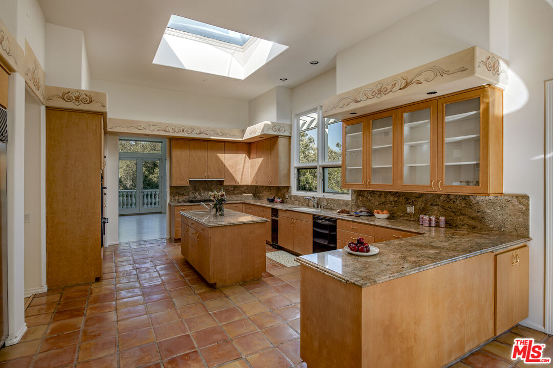 3780 Multiview Dr